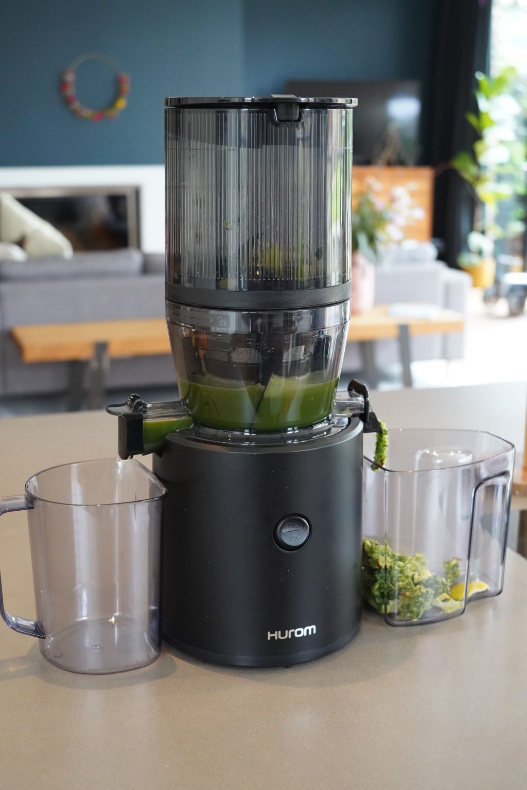 Der Slow Juicer von Hurom lässt sich wunderbar leicht bedienen und ist gut zu reinigen